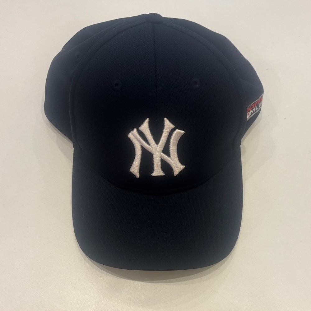 MLB NYY Yankee Navy Blue Cap with White Logo